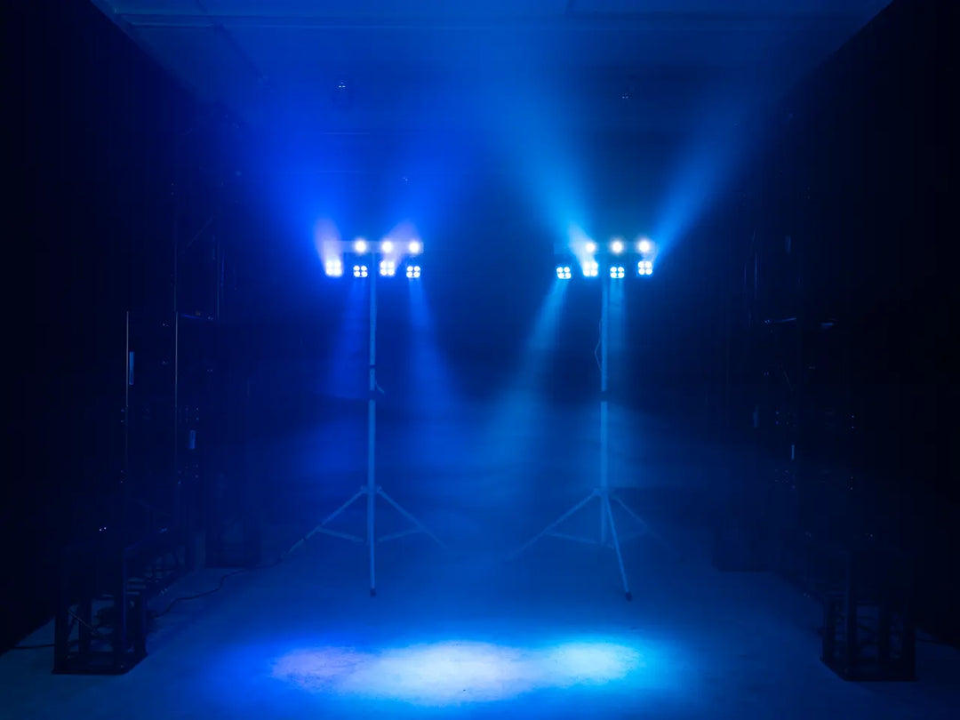 EUROLITE Set LED KLS-180 bianco + supporti per altoparlanti BS-2 EU bianchi