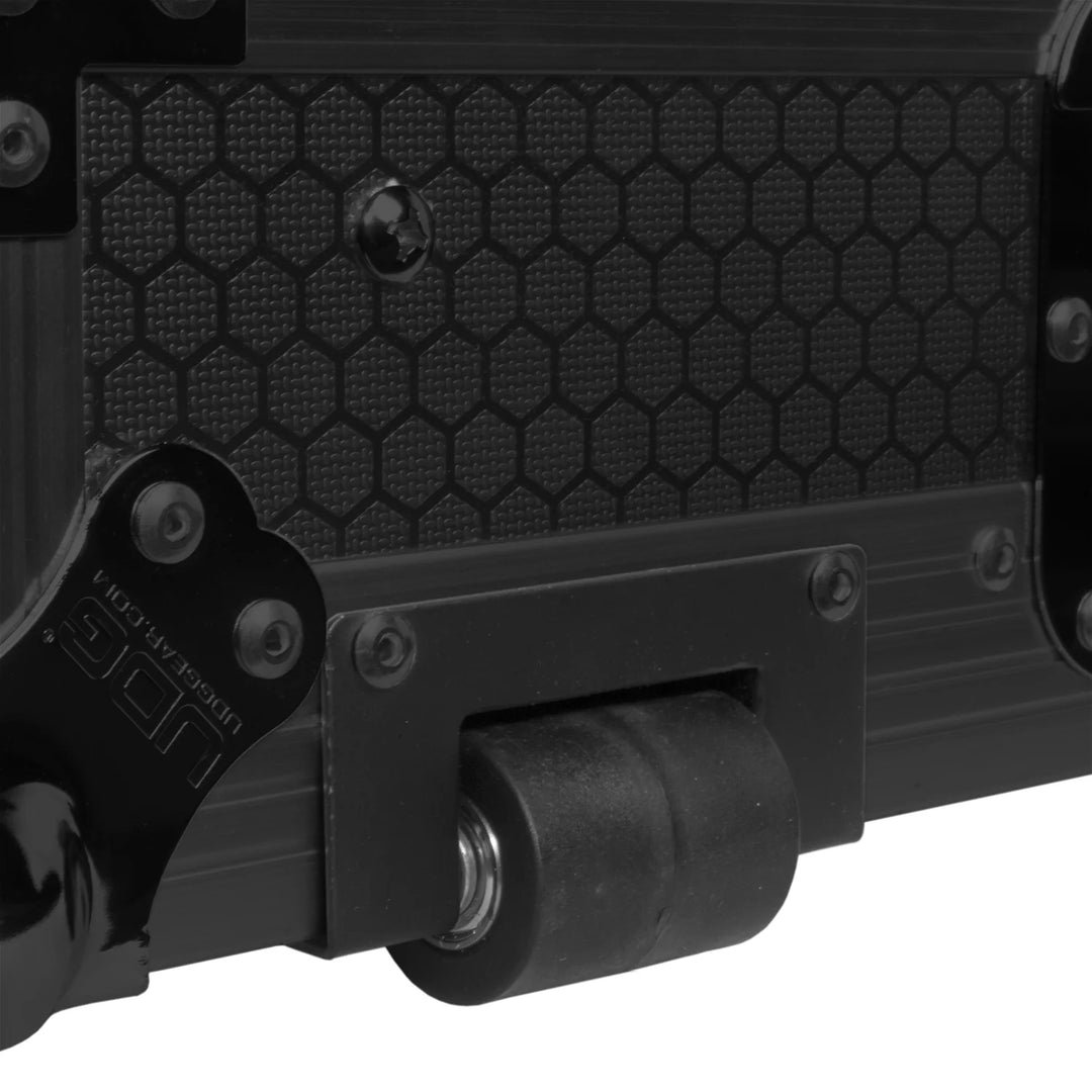 UDG Ultimate Flight Case Denon DJ SC LIVE 4 Black Plus (Ruote)