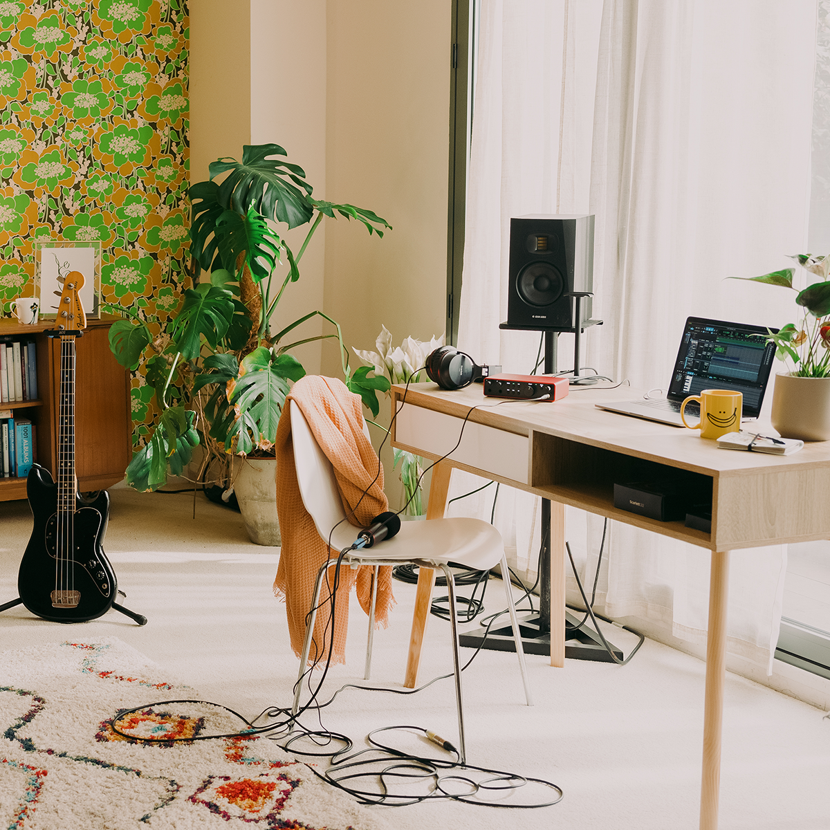 Focusrite Scarlett 2i2 Studio 4th Gen Sound Card Bundle