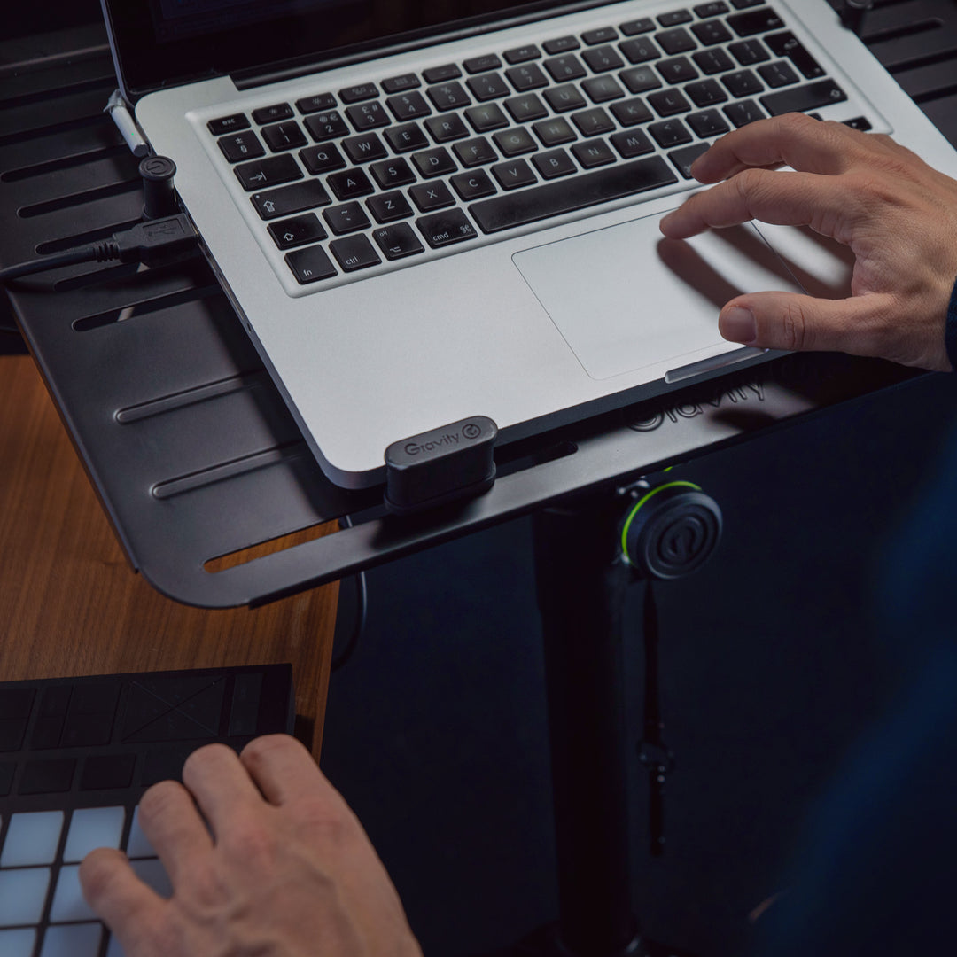Gravity LTS TRAY 1 - Laptopbakke med justerbare fastholdelsespinde