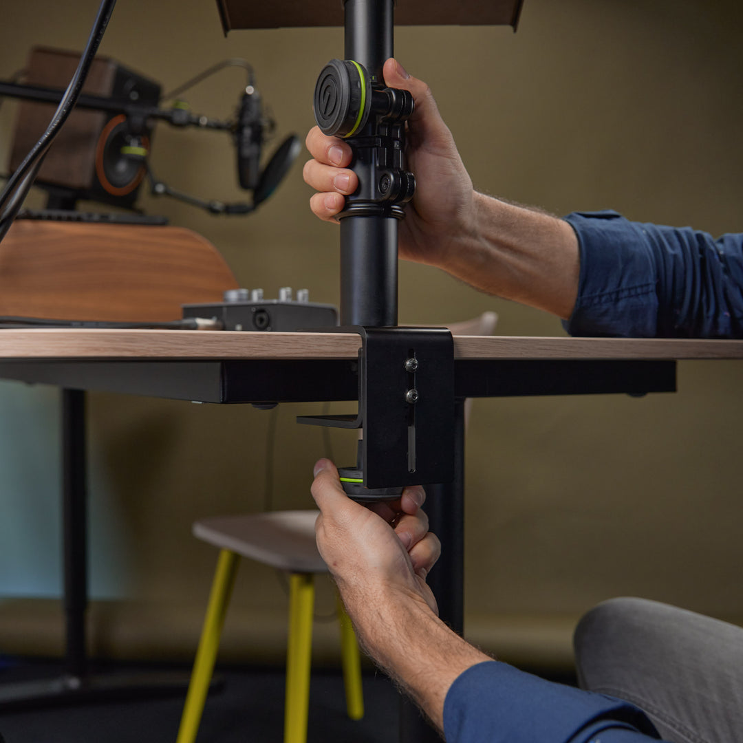 Gravity SP 3102 TM - Supporto flessibile per monitor da studio con morsetto da tavolo