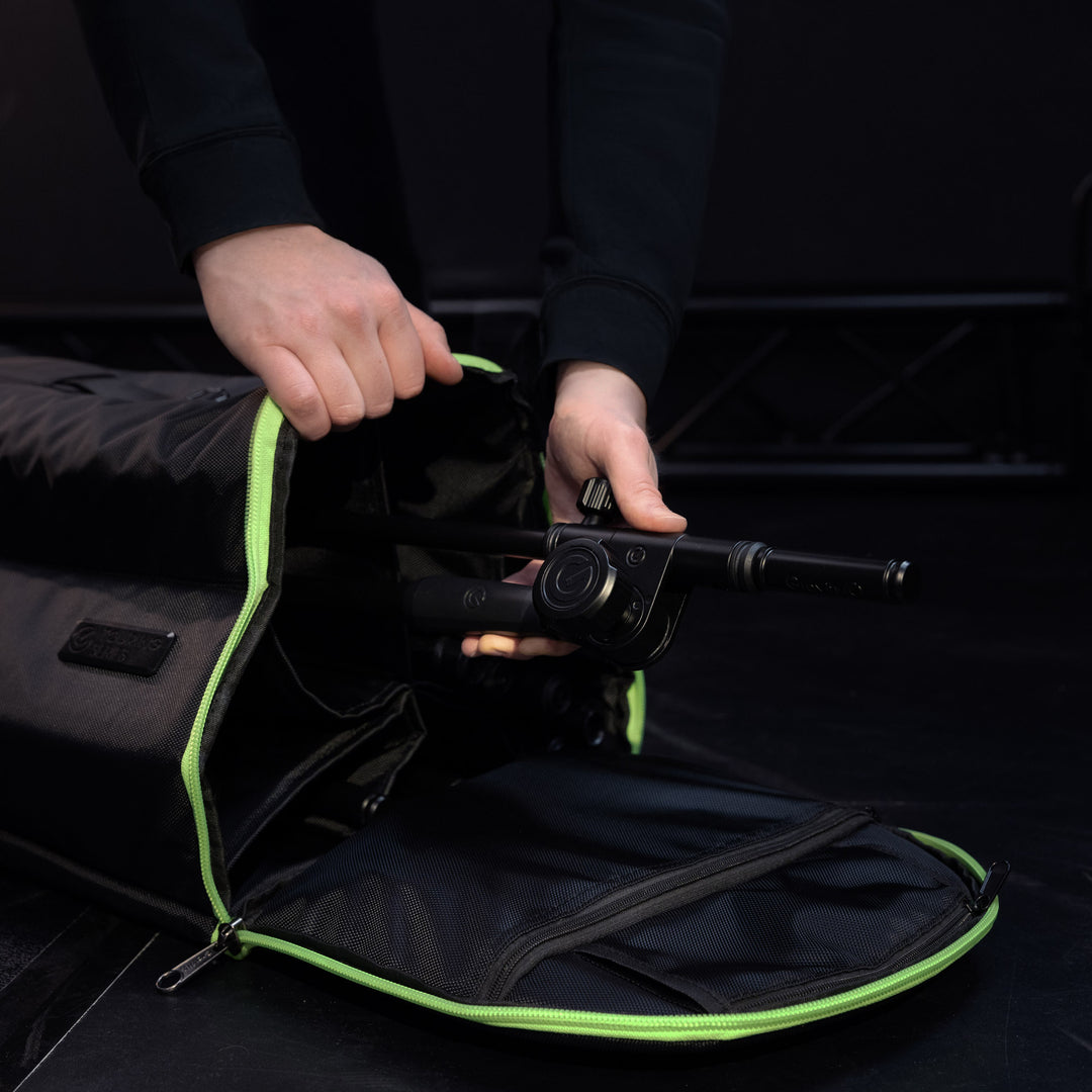 Gravity TBG MS 6 B - Borsa da trasporto touring per fino a sei stativi per microfono, con ruote
