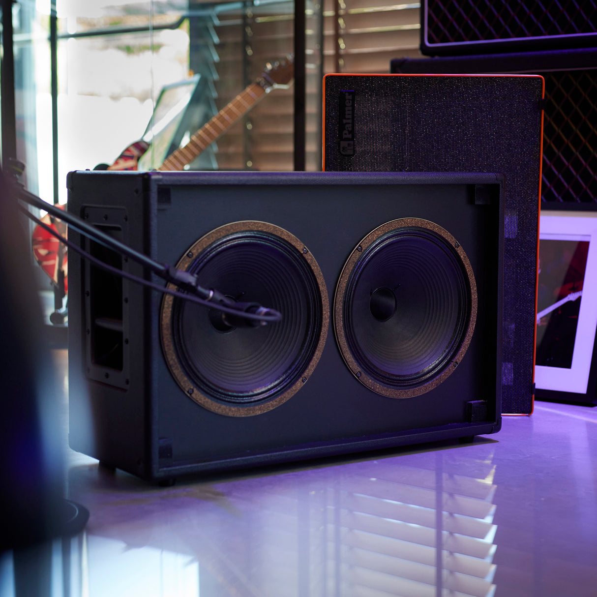 Palmer CAB 212 BX V30 - guitarkabinet med Celestion Vintage 30 2 x 12, åben bagbeklædning