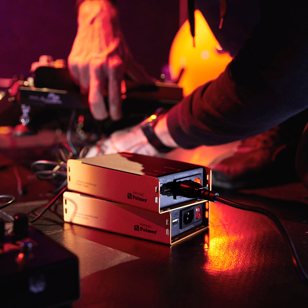 Palmer PWT 12 IEC - alimentatore universale per pedalboard con USB