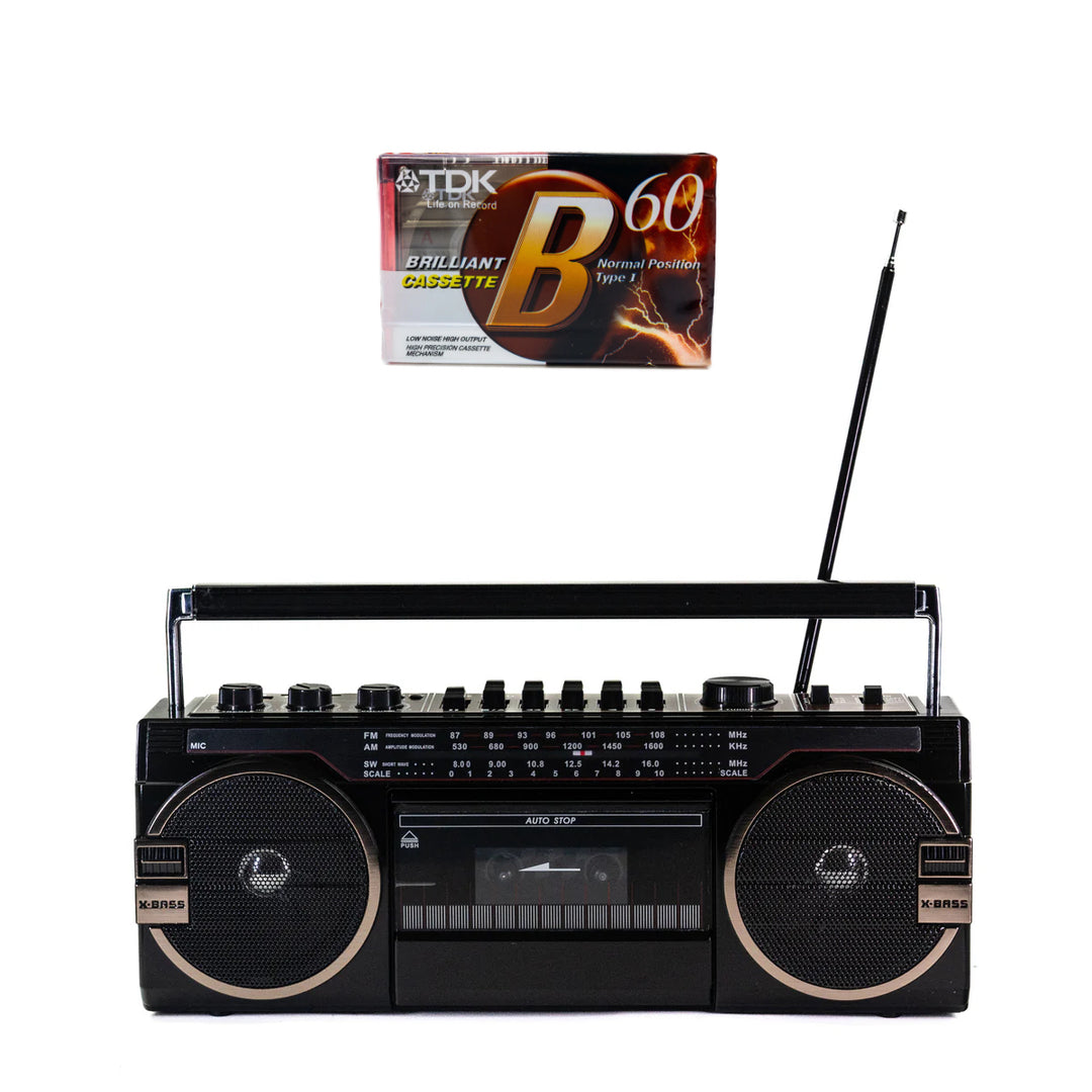 Studio 57 - Lettore di cassette con FM & Bluetooth, Nero + Cassetta