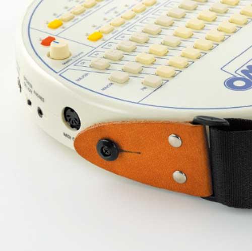 Suzuki bottone per tracolla per Omnichord OM-108 - modello OSB-108.