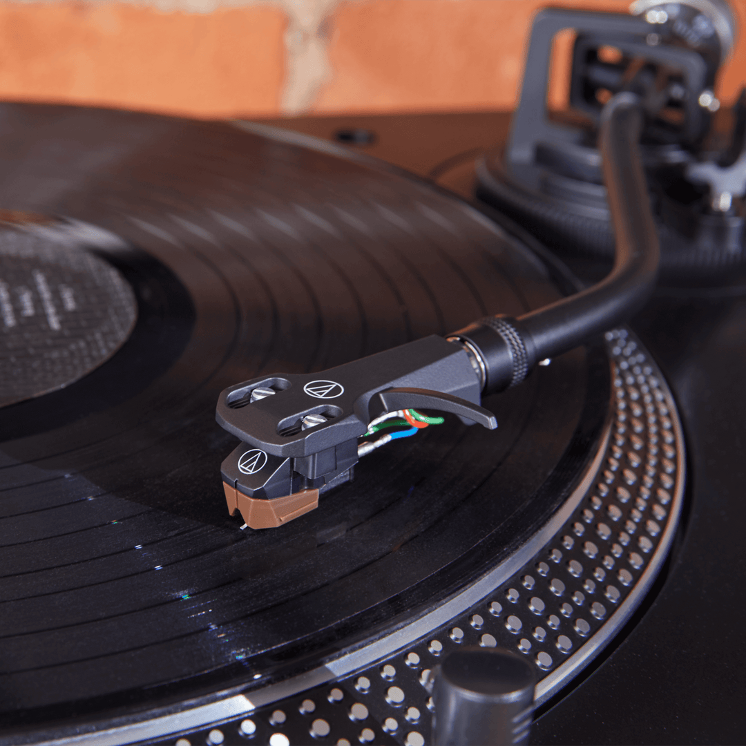 Audio-Technica AT-VM95SH/H VM95 Headshell con Nål