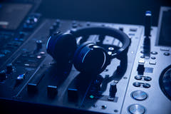 Cuffie DJ wireless AlphaTheta HDJ-F9 – Black