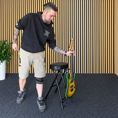 Hardman SB207 poggiapiede per chitarra con poggiapiedi e supporto per chitarra.