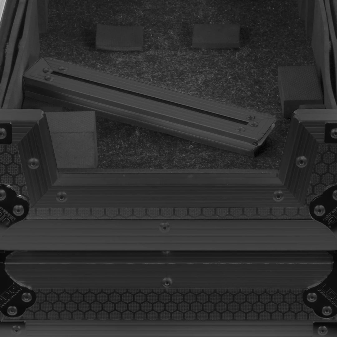 UDG Ultimate Flight Case Denon DJ SC LIVE 4 Black Plus (Ruote)