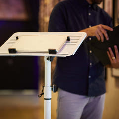 Gravity LTS T 02 W - supporto universale per laptop con perni di sostegno regolabili e base in acciaio