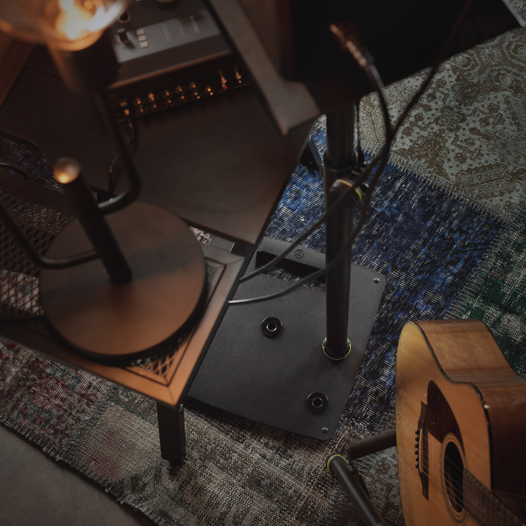 Gravity SP 3202 CS B - Supporto per altoparlante per monitor da studio con base quadrata in acciaio