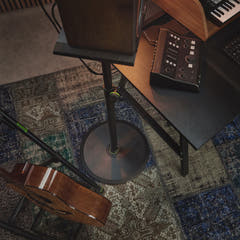 Gravity SP 3202 LR B - Supporto per monitor da studio con grande base rotonda