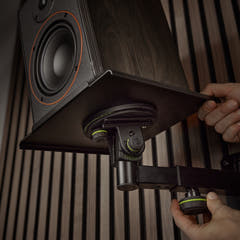 Gravity SP WM 1 B - supporto da parete per monitor da studio con possibilità di inclinazione e rotazione