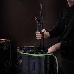 Gravity TBG MS 6 B - Borsa da trasporto touring per fino a sei stativi per microfono, con ruote