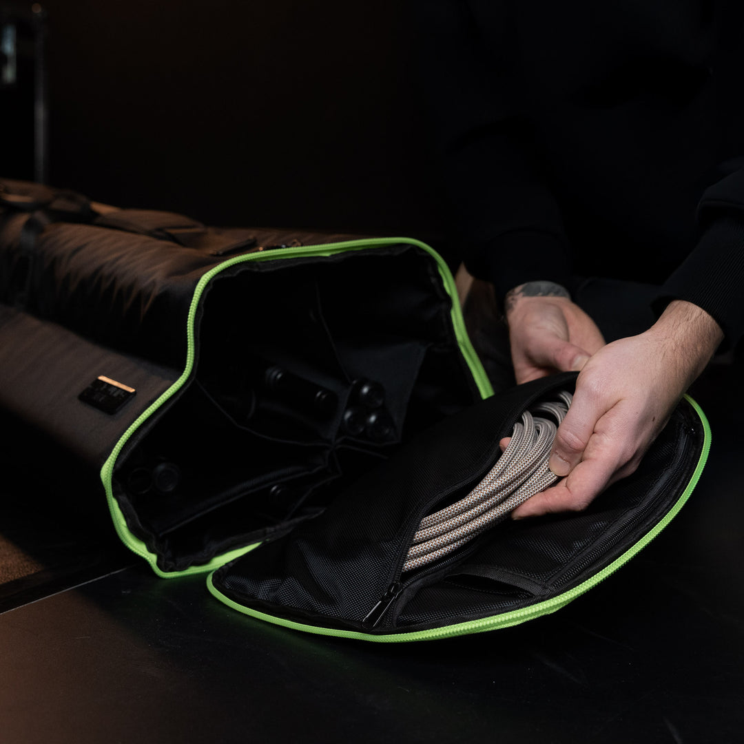 Gravity TBG MS 6 B - Borsa da trasporto touring per fino a sei stativi per microfono, con ruote