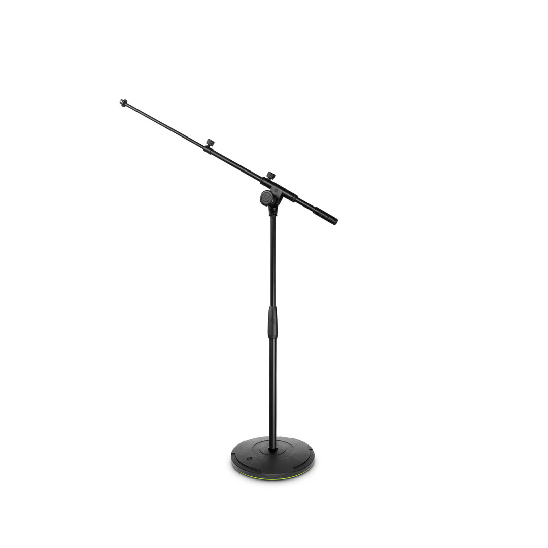 Gravity TMS 2222 - Supporto per microfono della serie tour corto con base rotonda e braccio telescopico con regolazione a 2 punti