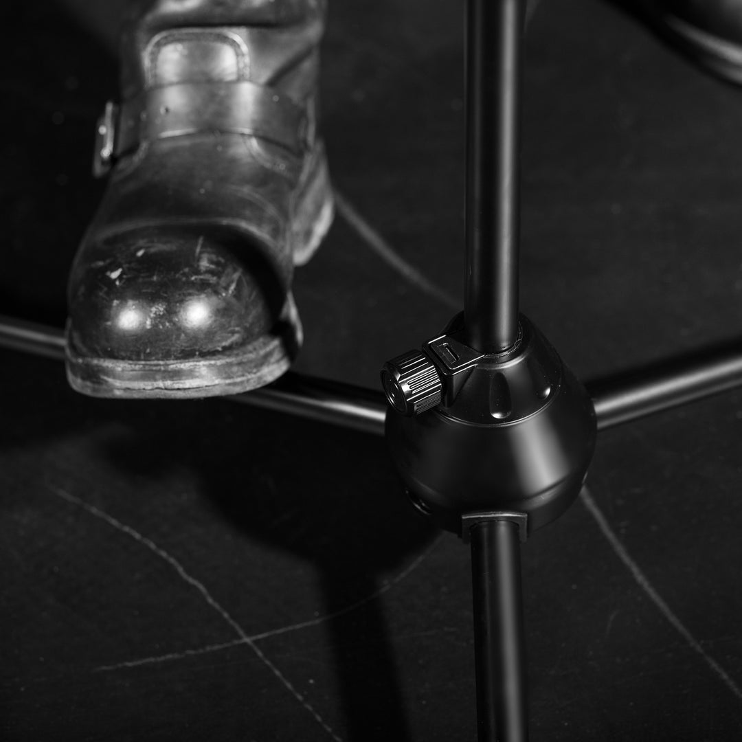 Gravity TMS 4321 B - stand per microfono della serie Touring con treppiede, braccio standardreggimicrofono