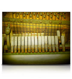 Vecchio pianoforte della nonna malconcio