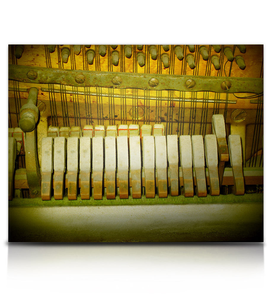 Vecchio pianoforte della nonna malconcio