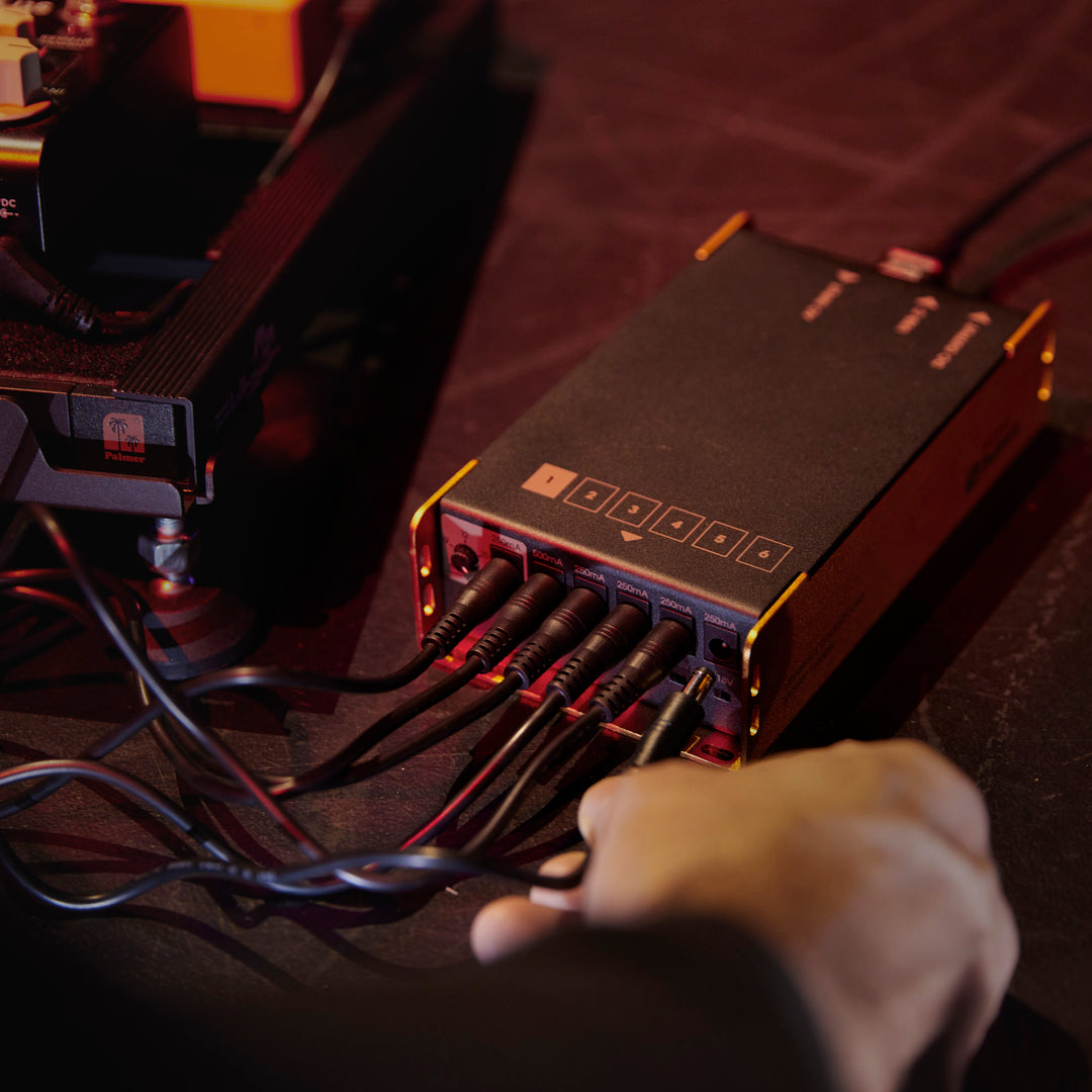 Palmer PWT 06 IEC - Alimentatore universale per pedalboard con USB