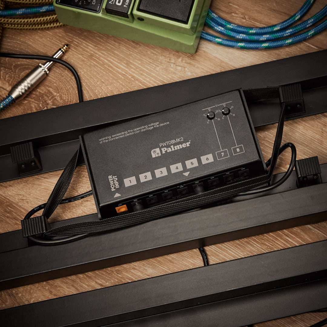 Palmer PWT 08 MK2 - Alimentatore universale per pedalboard con 8 uscite