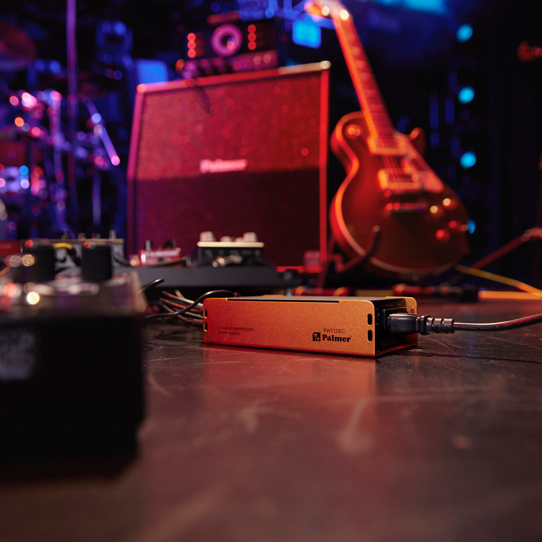 Palmer PWT 12 IEC - alimentatore universale per pedalboard con USB