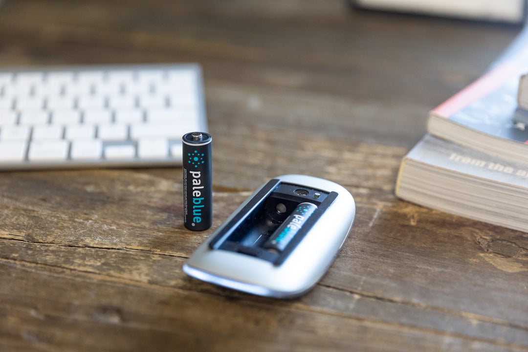 Pale Blue Li-Ion Rechargeable AA Battery 4-pack AA w/ 4x1 charging cable USB-C