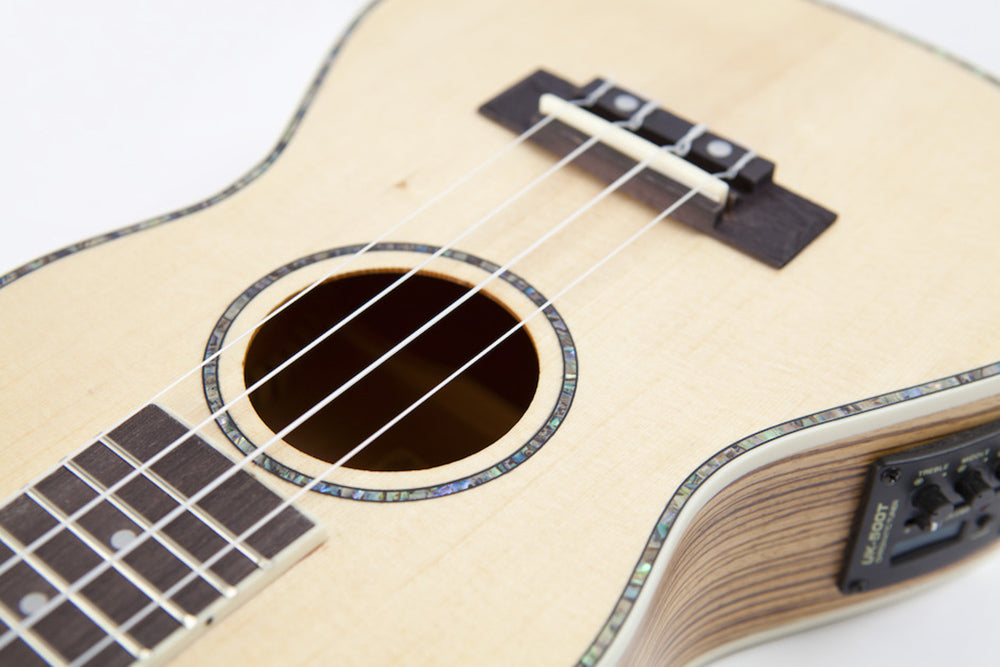 Reno RU320E Grand Concerto Ukulele con Pickup e Accordatore (Naturale)