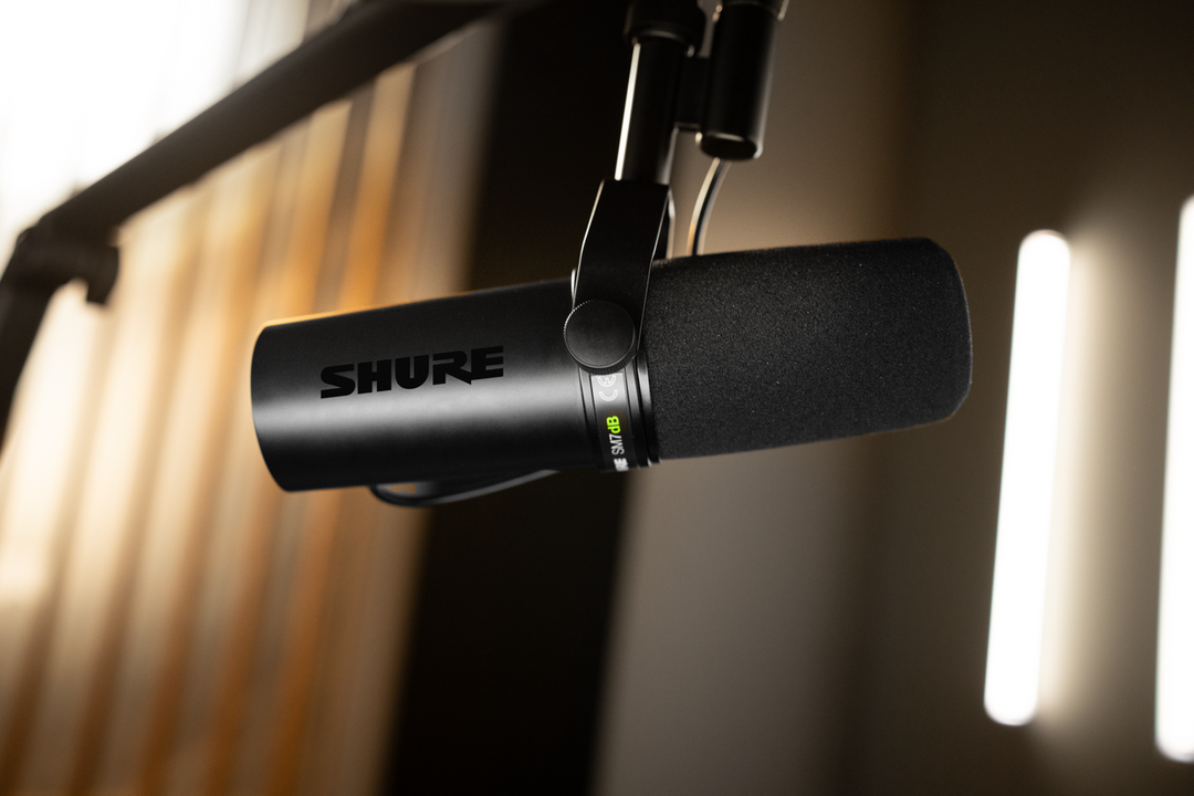 Shure SM7dB Microfono Dinamico Attivo per Podcast