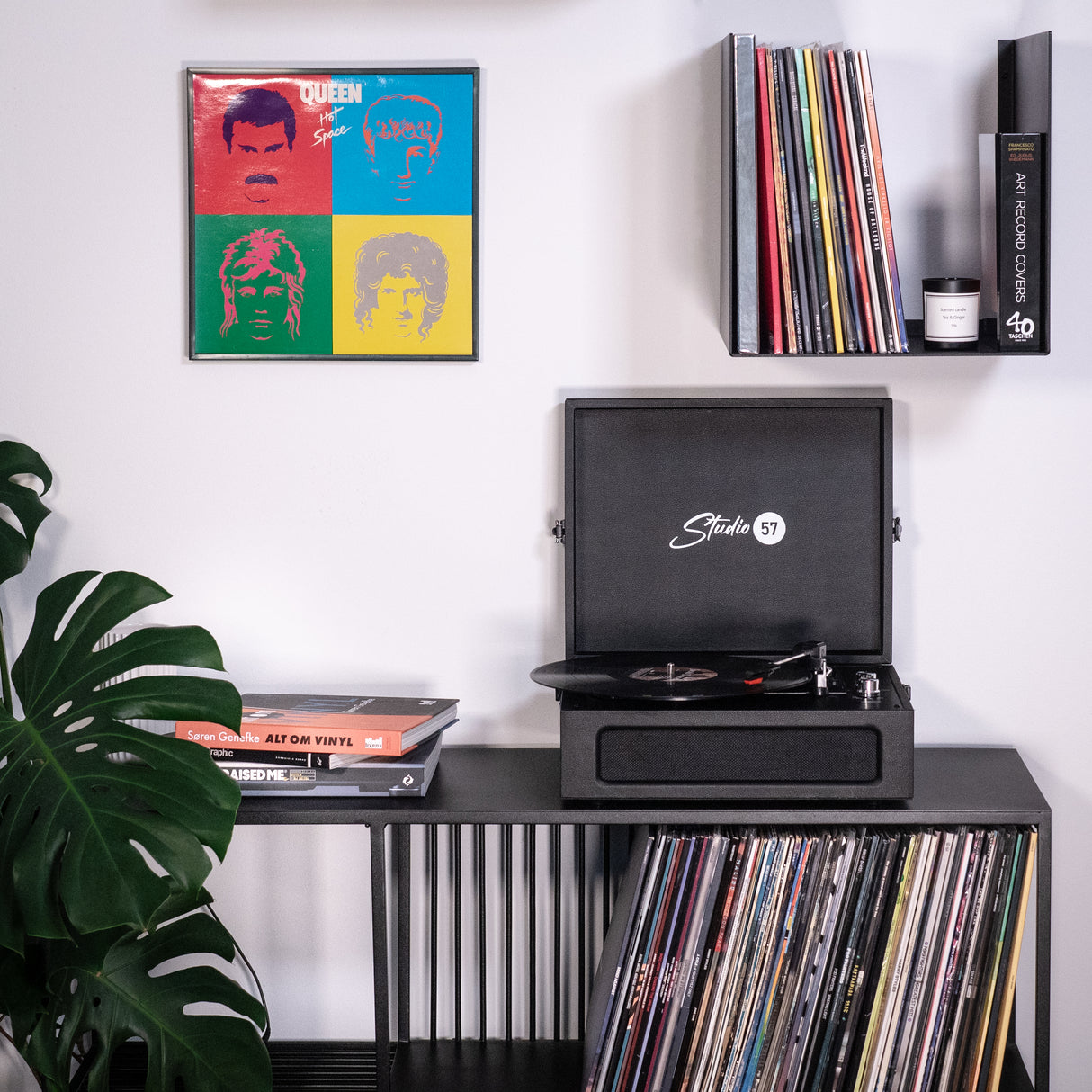 Studio 57 Groovy Turntable (Black)