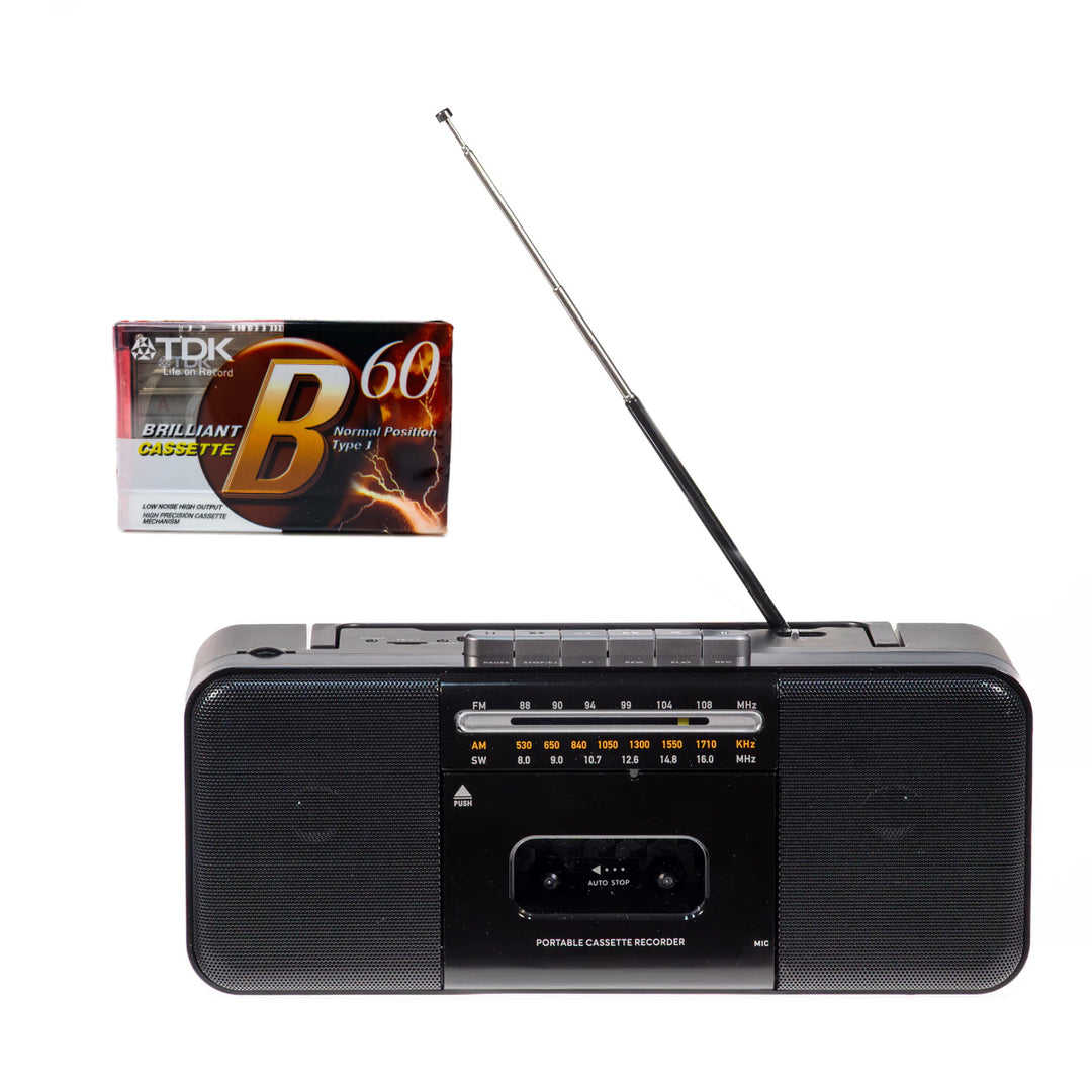Studio 57 - Lettore di cassette con FM & Bluetooth, Nero + Cassetta