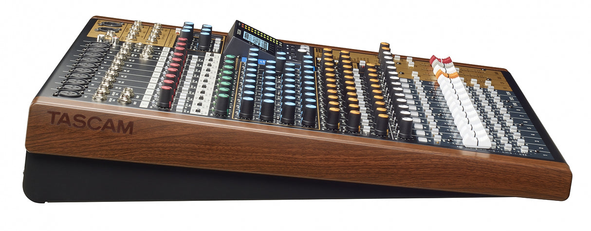 Tascam Model 16 analog mixer og 14  track digital recorder