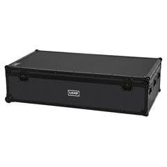 UDG Ultimate DJ Podium Workstation Flight Case Nero Plus (Wheels)
