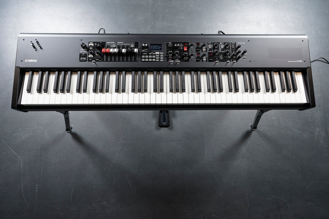 Yamaha YC88 Digital Stage Tastiere (Natural Wood)