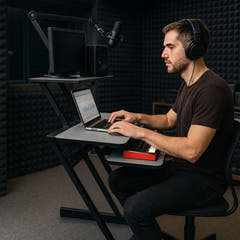 Tavolo da studio con ripiani ed estrazione per keyboard (120 cm)