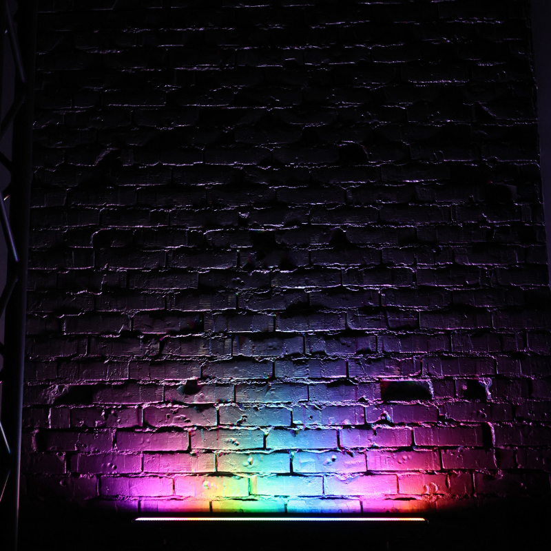 Light4Me Strobe Multi Bar LED – RGB+CW strobe e blinder