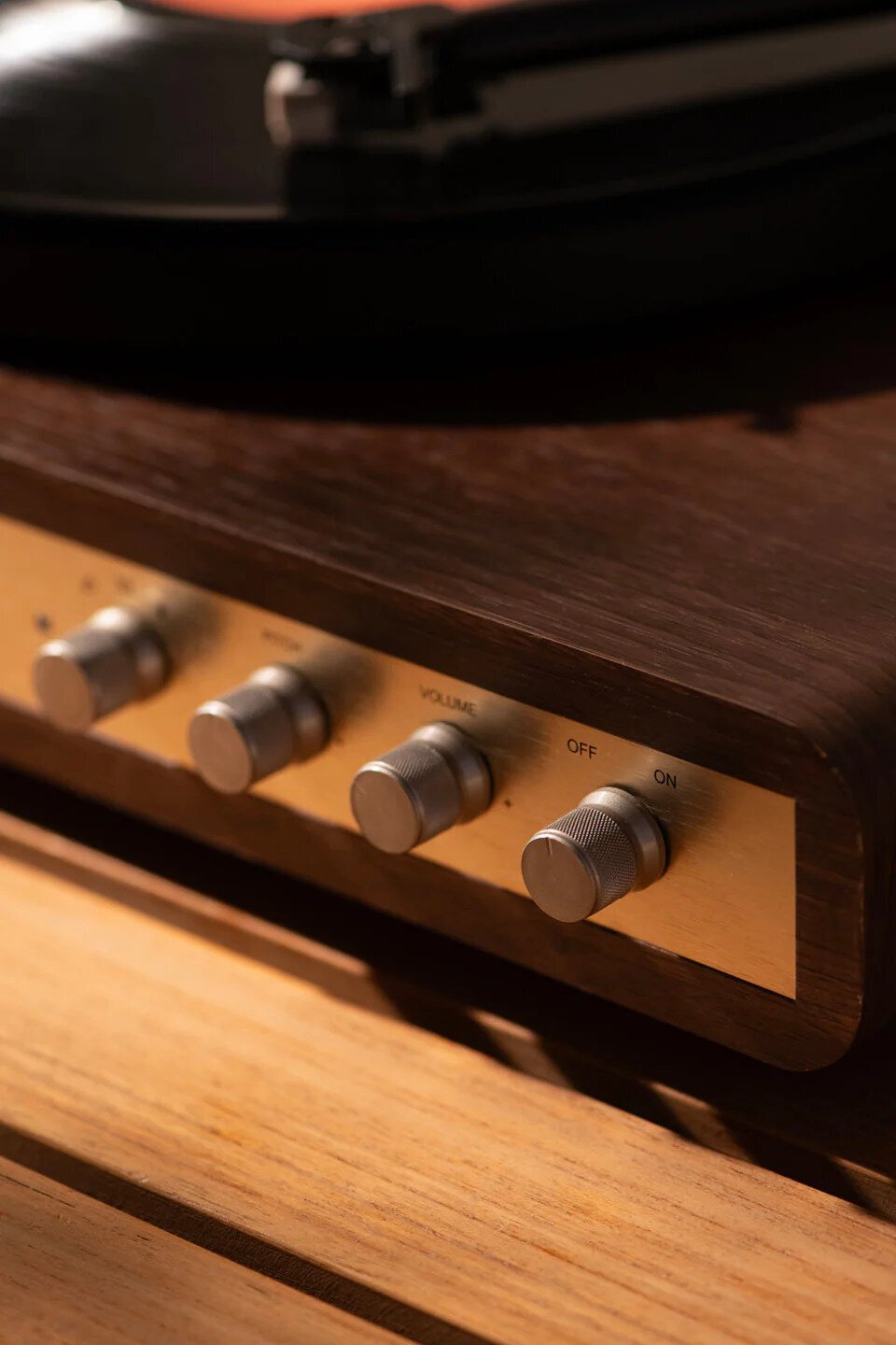 Crosley C65 giradischi con altoparlanti, Noce