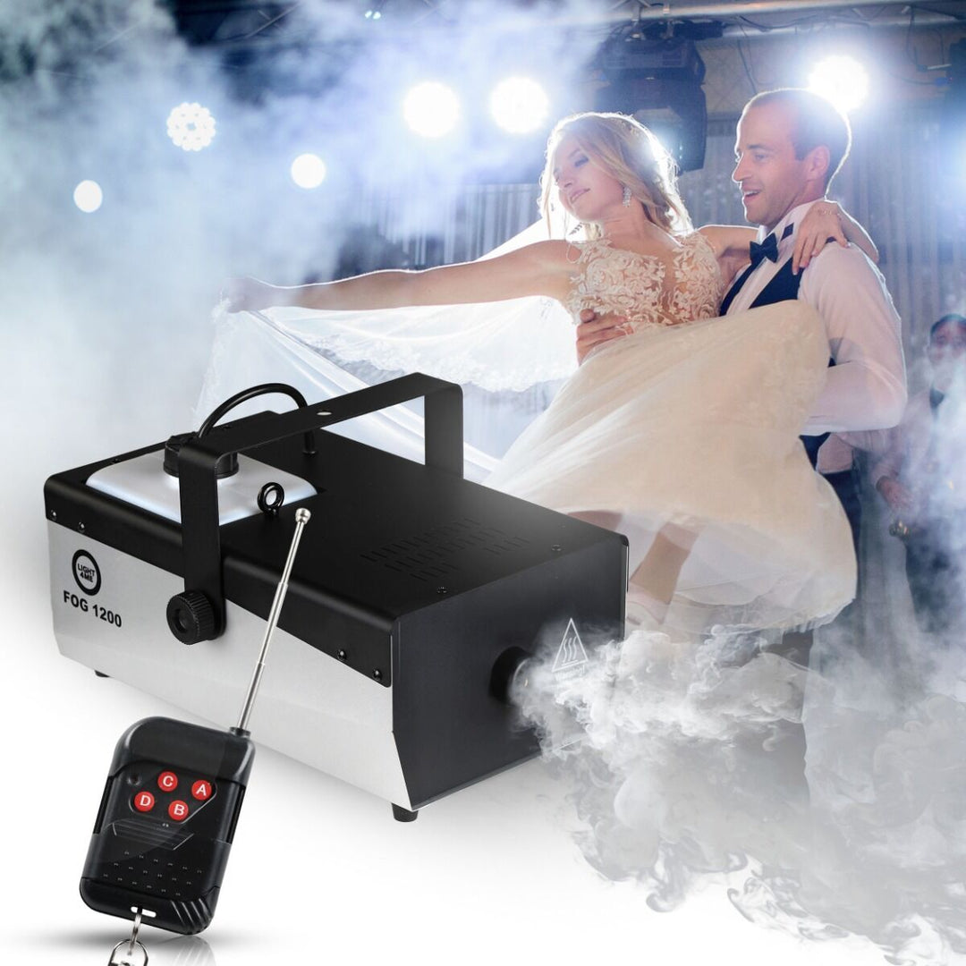 Light4Me Fog 1200 V2 Macchina del Fumo 1200W con telecomando wireless e DMX
